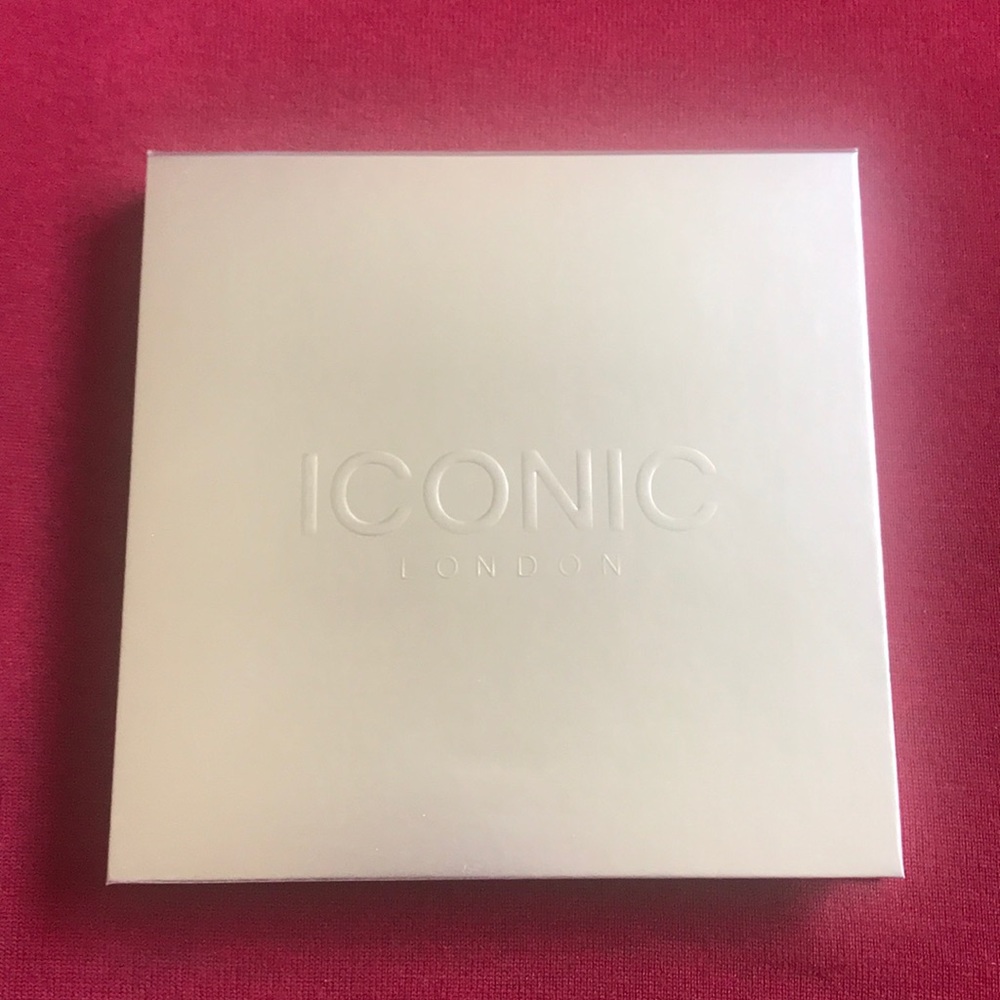 ICONIC Day To Slay Eyeshadow Palette